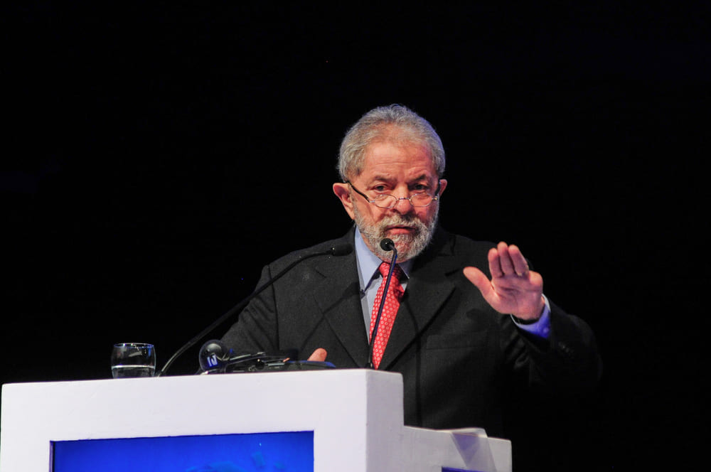O ex-presidente Lula é aposentado por invalidez